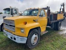 1992 FORD F700 FLATBED TRUCK VN:1FDNK74P1NVA13653 powered by 6.6L engine, equipped with flatbed