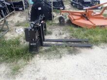 AGT Skid Steer att. Hyd. Adjusting Pallet Forks