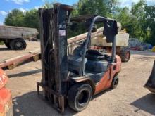 TOYOTA 8FD25 FORKLIFT | FOR PARTS/REPAIRS