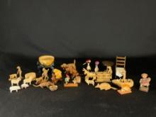 Hand carved & hand painted small figurines -see photo's-
