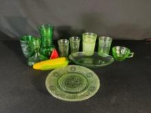 Assortment of green & uranium glassware -see photo's-