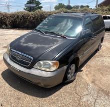 2004 Kia Sedona Van - 162k miles - Comes with Title