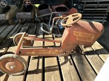 TRAVELER PEDAL TRACTOR
