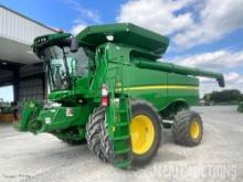 2017 John Deere S680 Combine