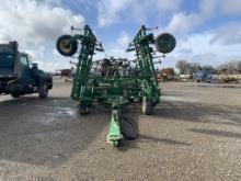 John Deere 2210 32' field cultivator