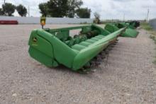 John Deere 608C corn head