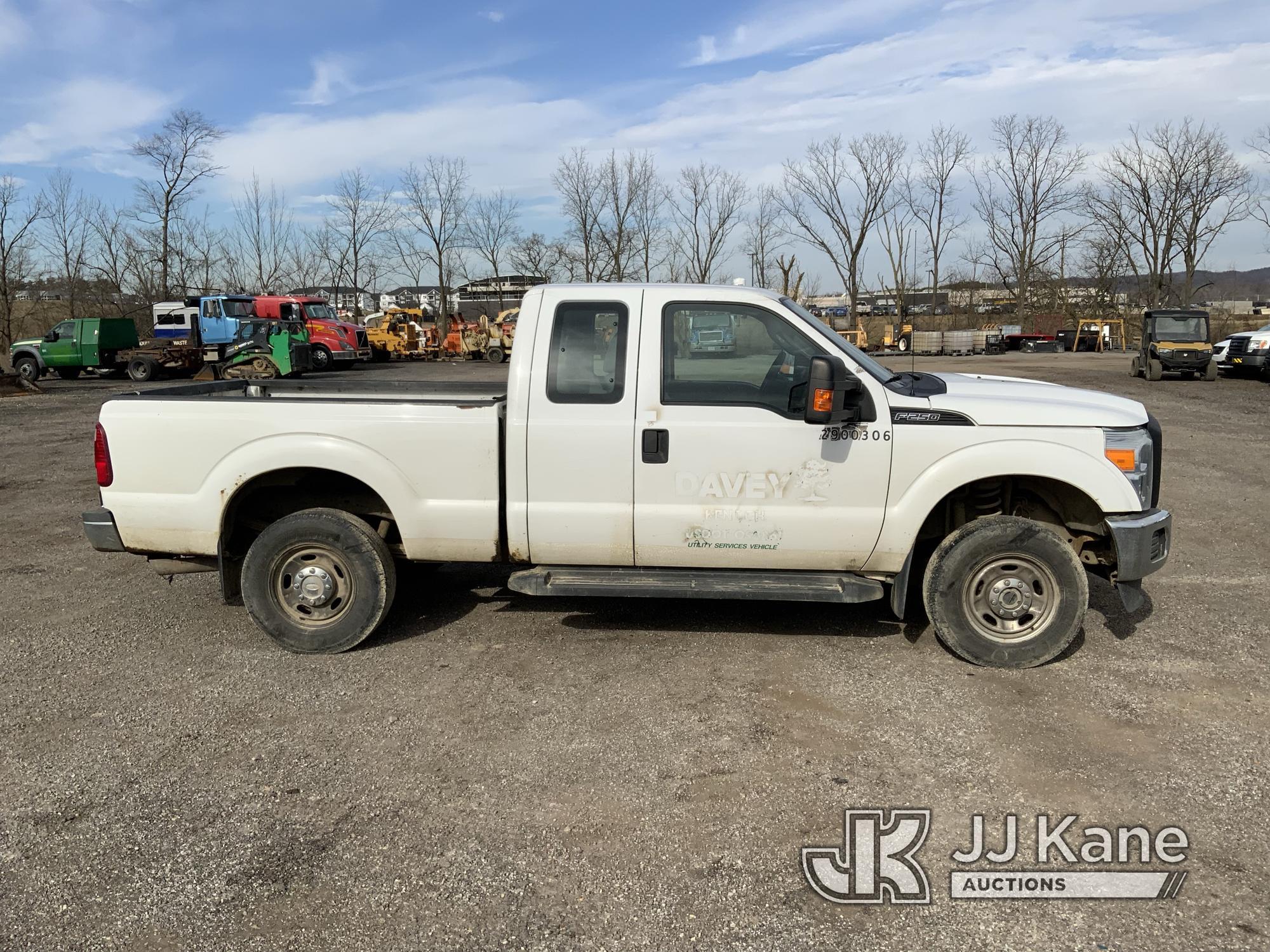 (Ashland, OH) 2016 Ford F250 4x4 Extended-Cab Pickup Truck Runs) (Will Not Move, Bad Transmission) (