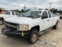 2011 Chevrolet Silverado 2500HD 4x4 Extended-Cab Pickup Truck Runs & Moves) (Dash Cracked, Driver Se