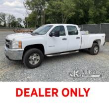 2013 Chevrolet Silverado 2500HD 4x4 Crew-Cab Pickup Truck Not Running, Condition Unknown) (Paint/Bod