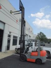 TOYOTA MODEL 42 6FCGU PROPANE LIFT TRUCK WITH SIDE SHIFTER AND EXTRA VALVE FOR CLAMP ACCESORY ETC