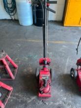 AFF 565F 20 ton air/hydraulic axle jack.