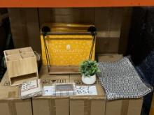 NEW DECOCRATED SEASONAL ASSORTED HOME DÉCOR BOX