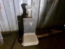 FRANKLIN ELECTRIC EXACT WEIGHT/ TYPE 1140 ANTIQUE SCALE,  100 LB CAPACITY