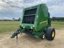 John Deere 560R Baler