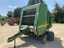 John Deere 567 Baler