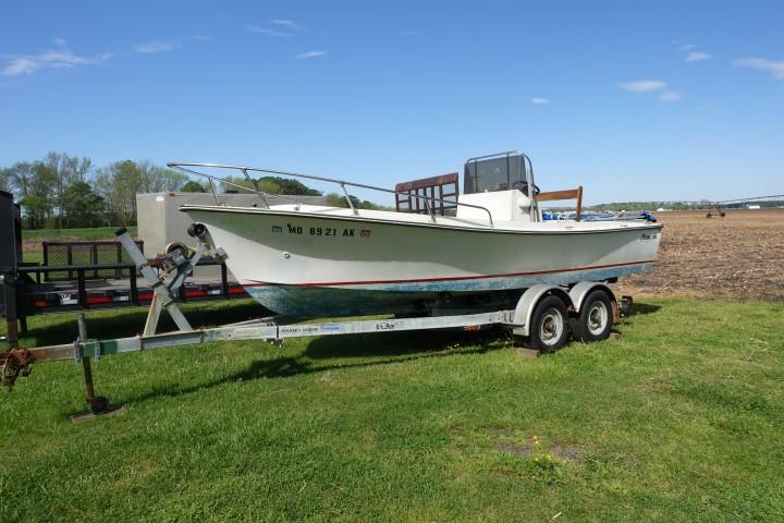 #4001 1979 SHAMROCK 20' CENTER KEEL DRIVE CONSOLE WITH 1985 LOAD RITE TRAIL