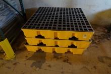 CONTAINMENT PALLETS (X3)